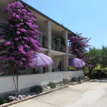 Apartments Pipi Pakostane Exterior photo