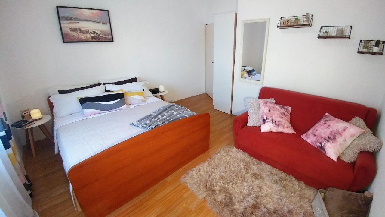 Apartments Pipi Pakostane Exterior photo