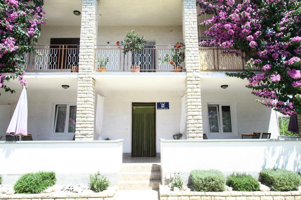 Apartments Pipi Pakostane Exterior photo