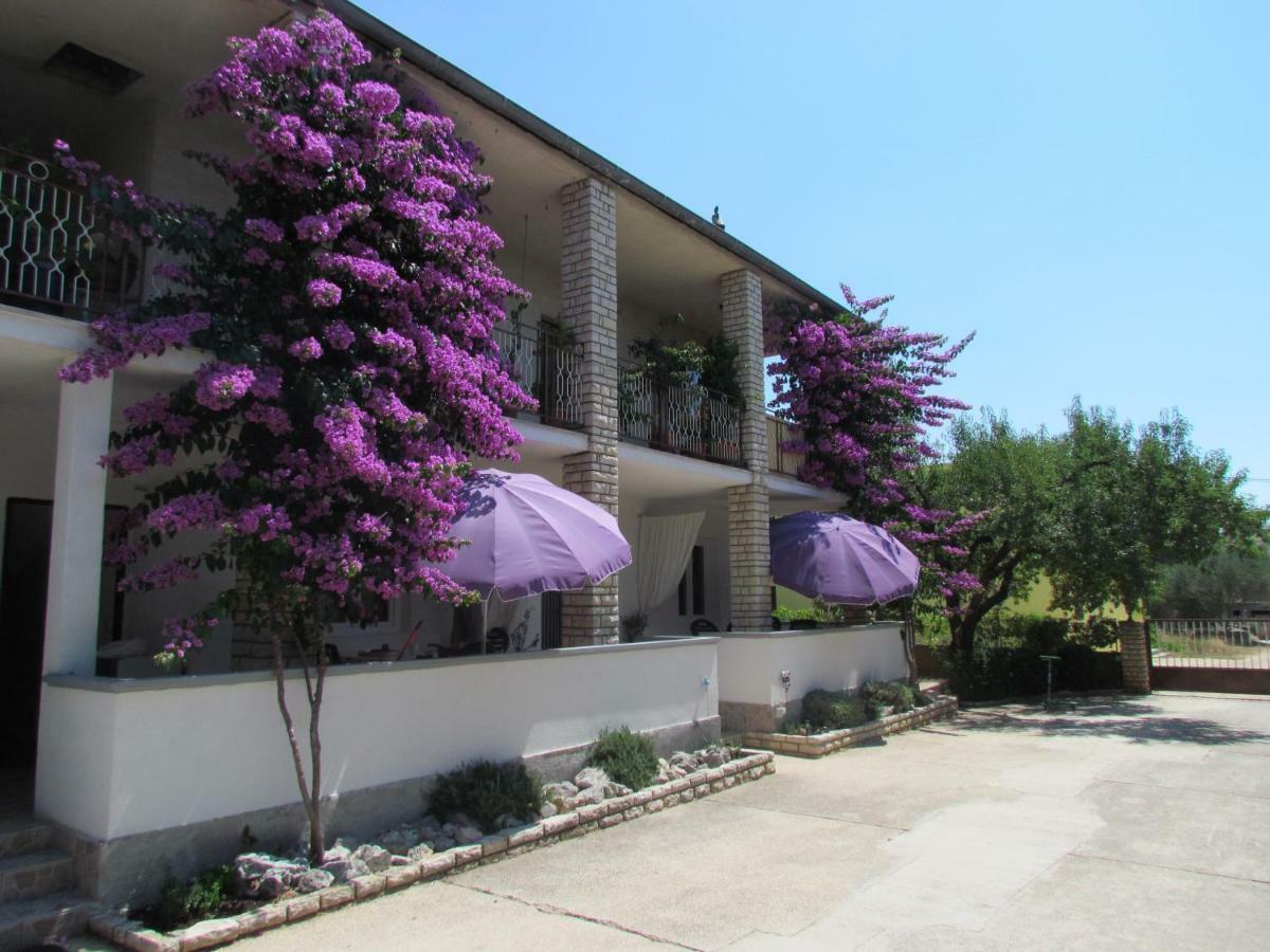 Apartments Pipi Pakostane Exterior photo