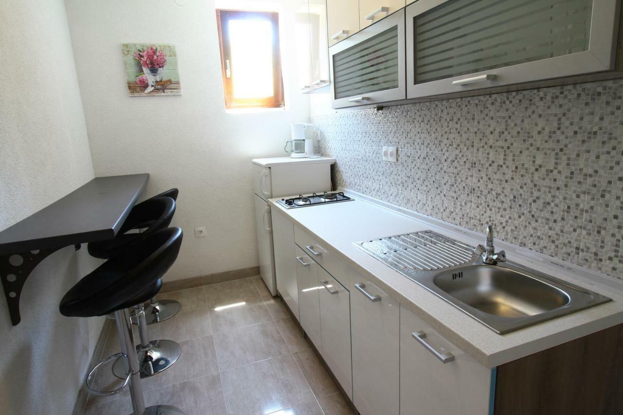 Apartments Pipi Pakostane Exterior photo